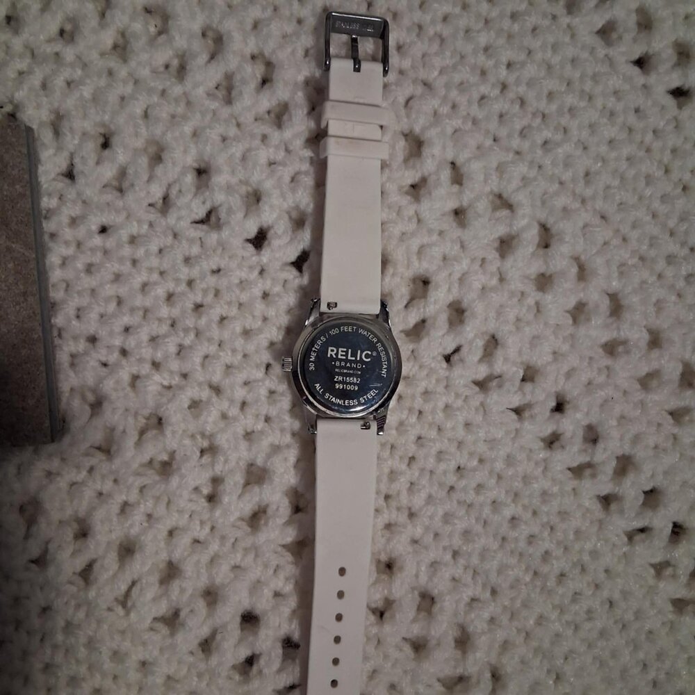 Relic Silver and White Women's Watch. Cute Sporty Watch. Good Condition. - Picture 4 of 4